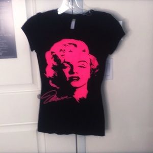 - 1990’s vintage baby doll tee in black Marilyn  Monroe S